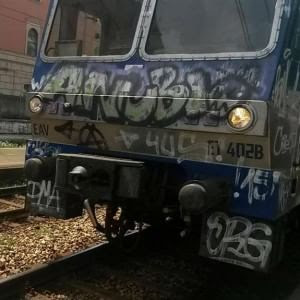Treni da rottamare, sprechi e ritardi. Viaggio lungo i binari della Cumana