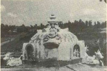 The first gopuram