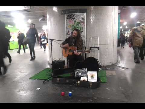Vanupié, le chanteur du métro ! - YouTube