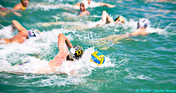 Competitive swimmers race (iStock Xaxier Arnau)