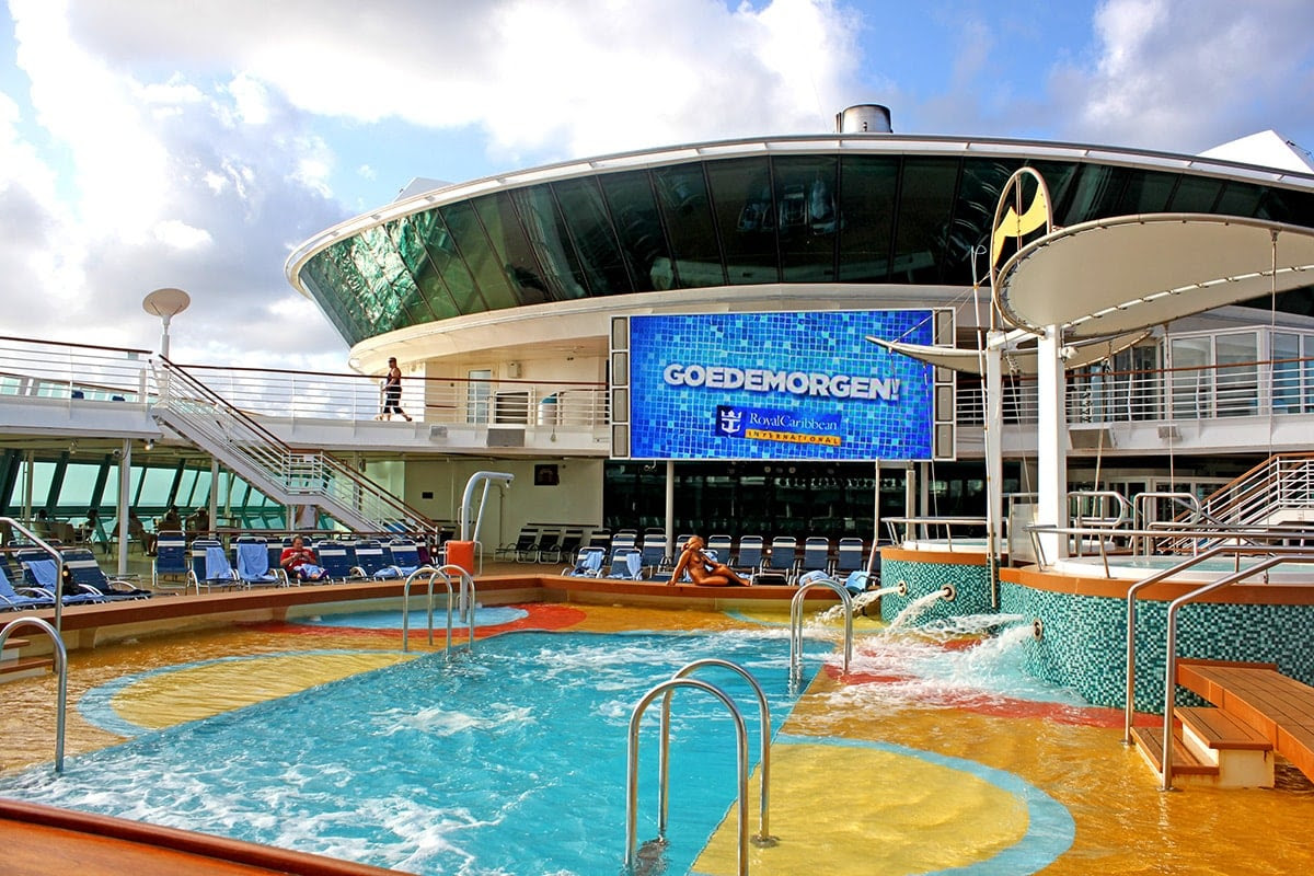 La croisiere pourquoi, comment!... - Page 6 Brilliance-pool-min