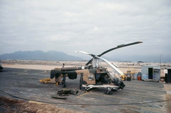 Trực thăng Kaman H-43 Huskie của Mỹ tại căn cứ Cam Ranh.