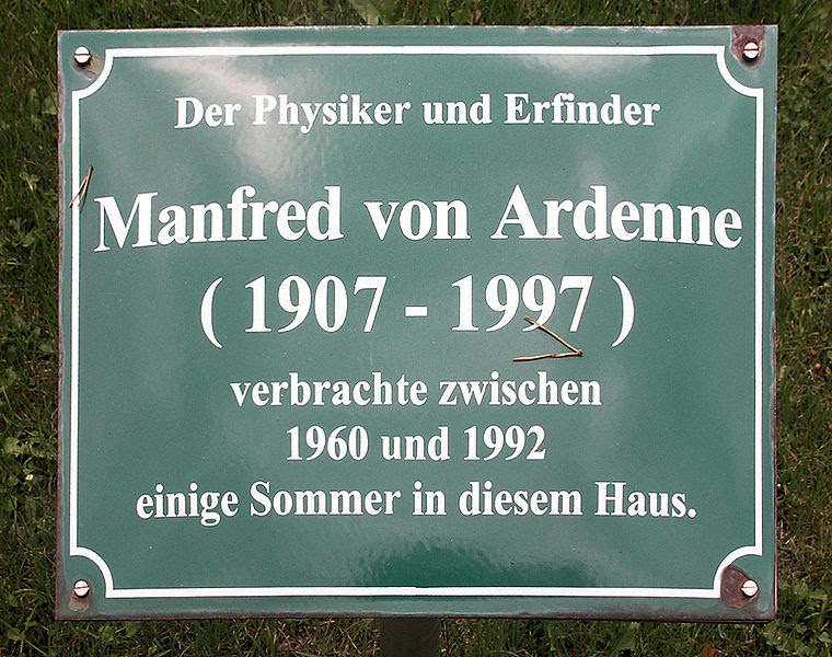 File:Gedenktafel Maxim-Gorki-Strasse 39 (Bansin) Manfred von Ardenne.jpg