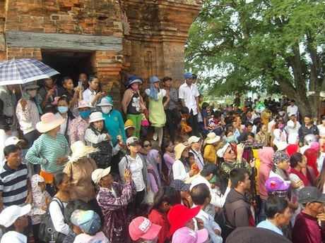 Tung bung le hoi Kate tai Ninh Thuan - Anh 2