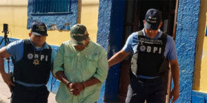 Foto compartida: Agentes de la DPI capturaron a Antonio Esquivel, en el marco de una persecución contra la lideresa de "Bastión del Sur", su compañera Aleyda Huete.