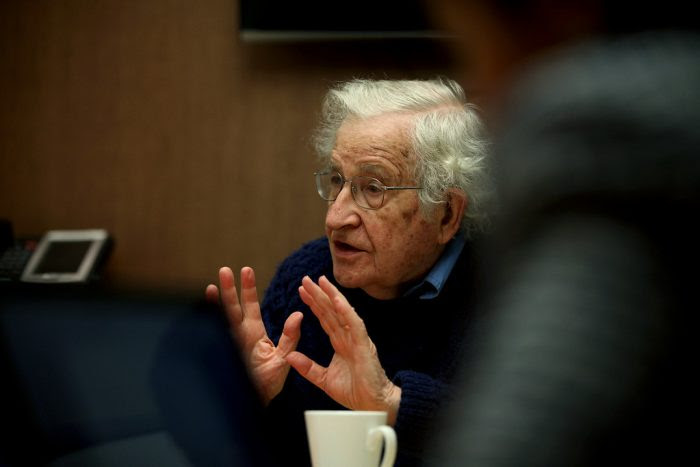 Noam Chomsky: “La pandemia es otro caso de la falla masiva del mercado, como el calentamiento global”