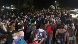 Entre 6 mil y 9 mil personas saliendo la semana pasada del país, con destino a los EEUU pese a las restricciones migratorias.
