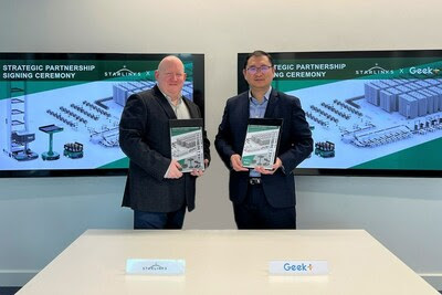 The Associate Director of Starlinks Gary Grummitt (left), and The Managing Director of EMEA at Geek+, Brian Lee (right) attended the strategic partnership signing ceremony.