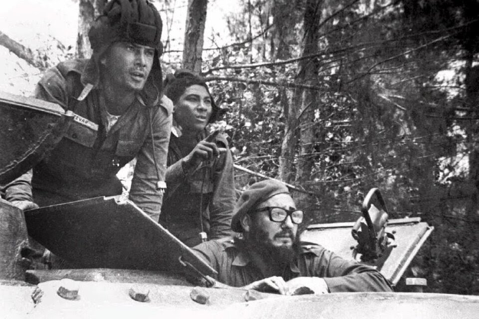 Fidel Castro dirigió la defensa de su país en el campo de batalla.