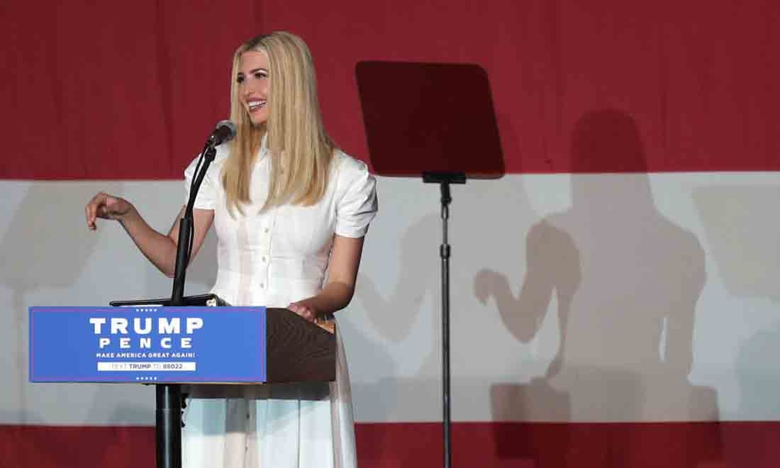 Ivanka Trump, con gái của Tổng thống Donald Trump, phát biểu trong một sự kiện tranh cử cho cha cô vào ngày 27 tháng 10 năm 2020 tại Miami, Florida. (Ảnh của Joe Raedle / Getty Images)