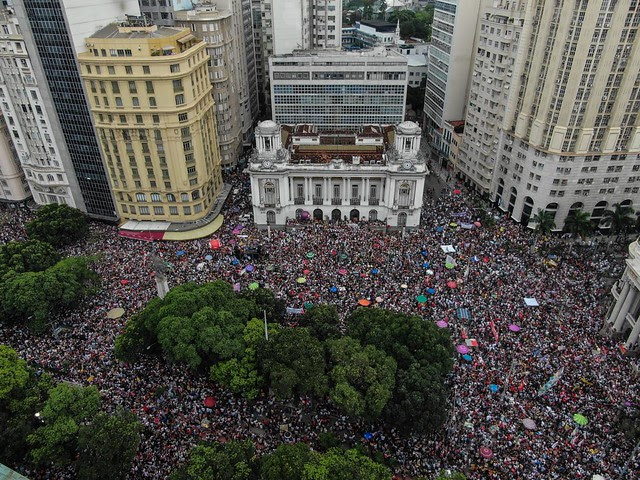 Ato teve início da Cinelândia, no Centro do Rio, e depois marchou até a Praça XV - Créditos: Francisco Proner