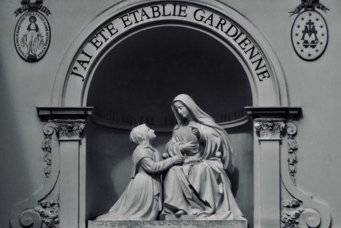 Les apparitions de la Vierge à Catherine Labouré dans la chapelle au 140 rue du Bac 2023_07_18