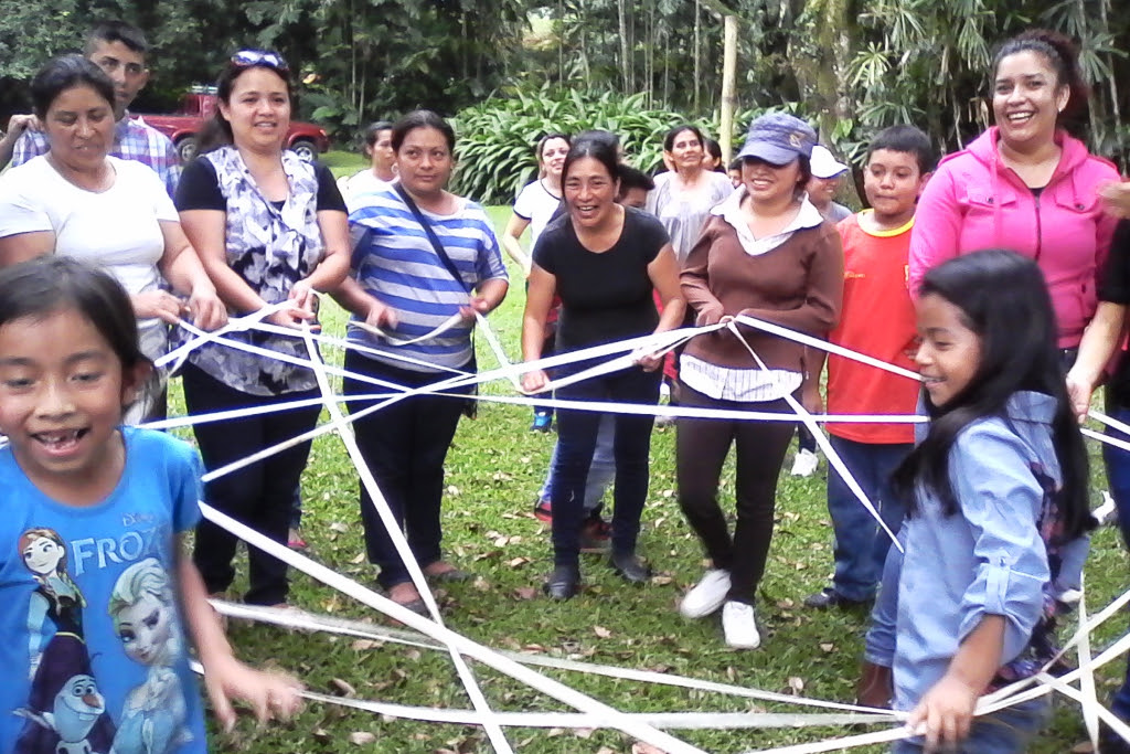 http://www.accionverapaz.org/images/accionverapaz/proyectos/actividades_becas/Actividades_becas4.jpg