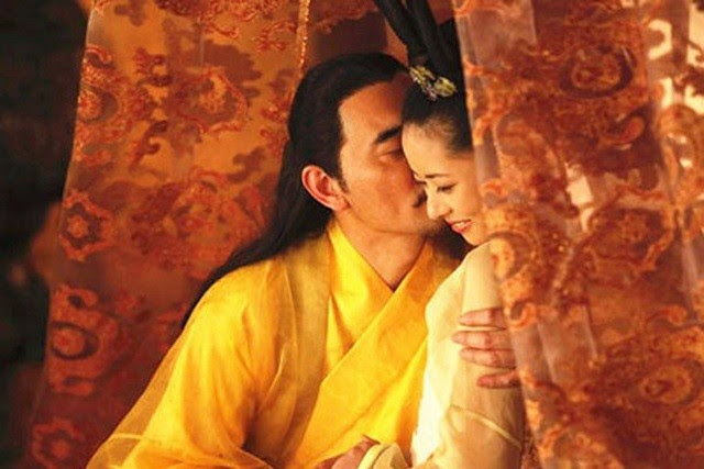 Kỳ lạ mỹ nữ được gả chồng 7 lần, cứ quan hệ với ai là người đó tàn đời Ky la my nu duoc ga chong 7 lan, cu quan he voi ai la nguoi do tan doi