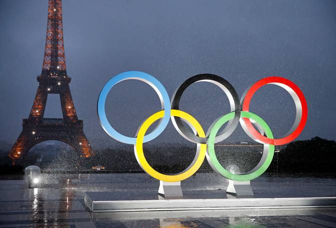 The unveiling of the Olympic rings on the esplanade of Trocadero in front of the Eiffel tower after the official announcement of the attribution of the Olympic Games 2024 to the city of Paris