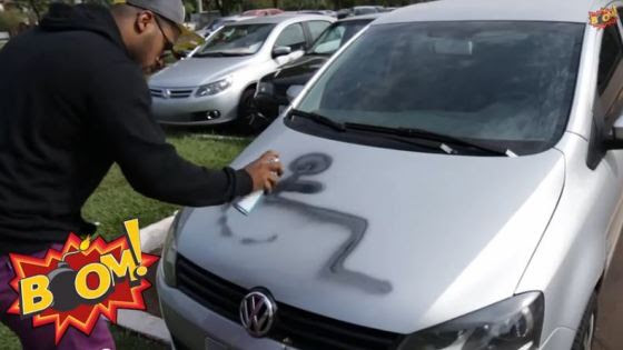 Motoristas sem respeito tiveram seus carros pintados por estacionar em vagas de estacionamento para pessoas com deficiência