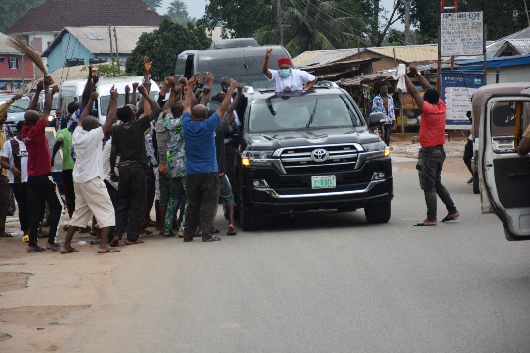 Orji Uzor Kalu receives rousing welcome in Abia as he returns home months after he was released from prison (photos)