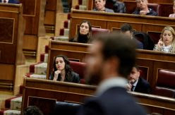 Casado usa la "debilidad" de Ciudadanos y le pide integrarse en el PP gallego a horas del cierre de plazo para las coaliciones