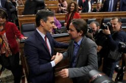 Sánchez e Iglesias transmiten tranquilidad a los suyos ante la presión de la derecha para dividir al Gobierno