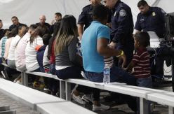 Un día en los tribunales portátiles que rechazan al 99,8% de refugiados en la frontera de EEUU con México