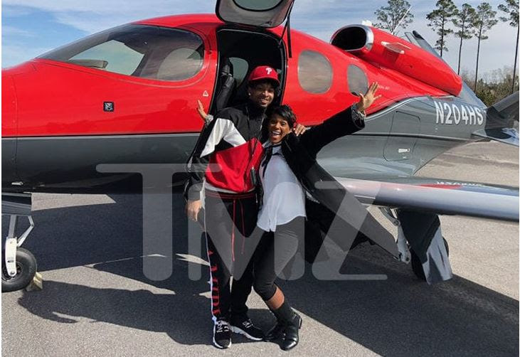 21 Savage returns home in a private jet after detention