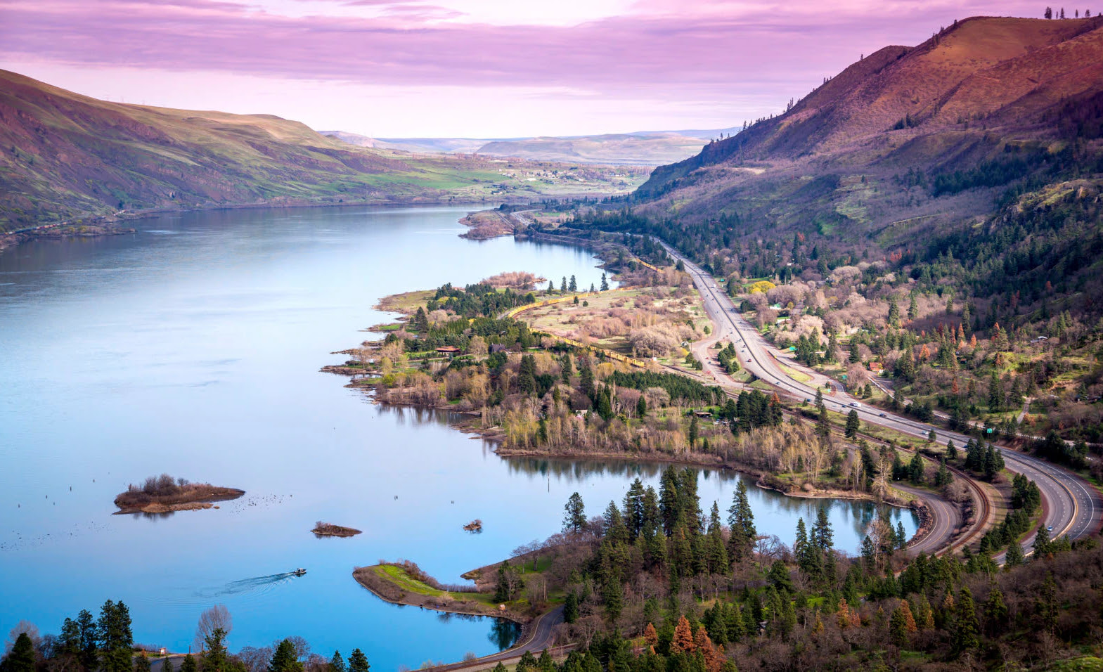 Picture of the Columbia River