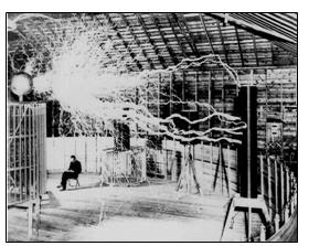 Никола Тесла во время экспериментов в Колорадо-Спрингс