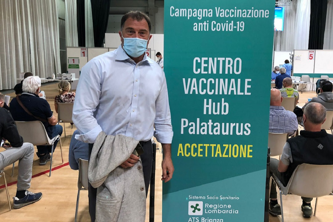 Da Regione altri 20.000 tamponi per lo sport. Antonio Rossi si è vaccinato a Lecco