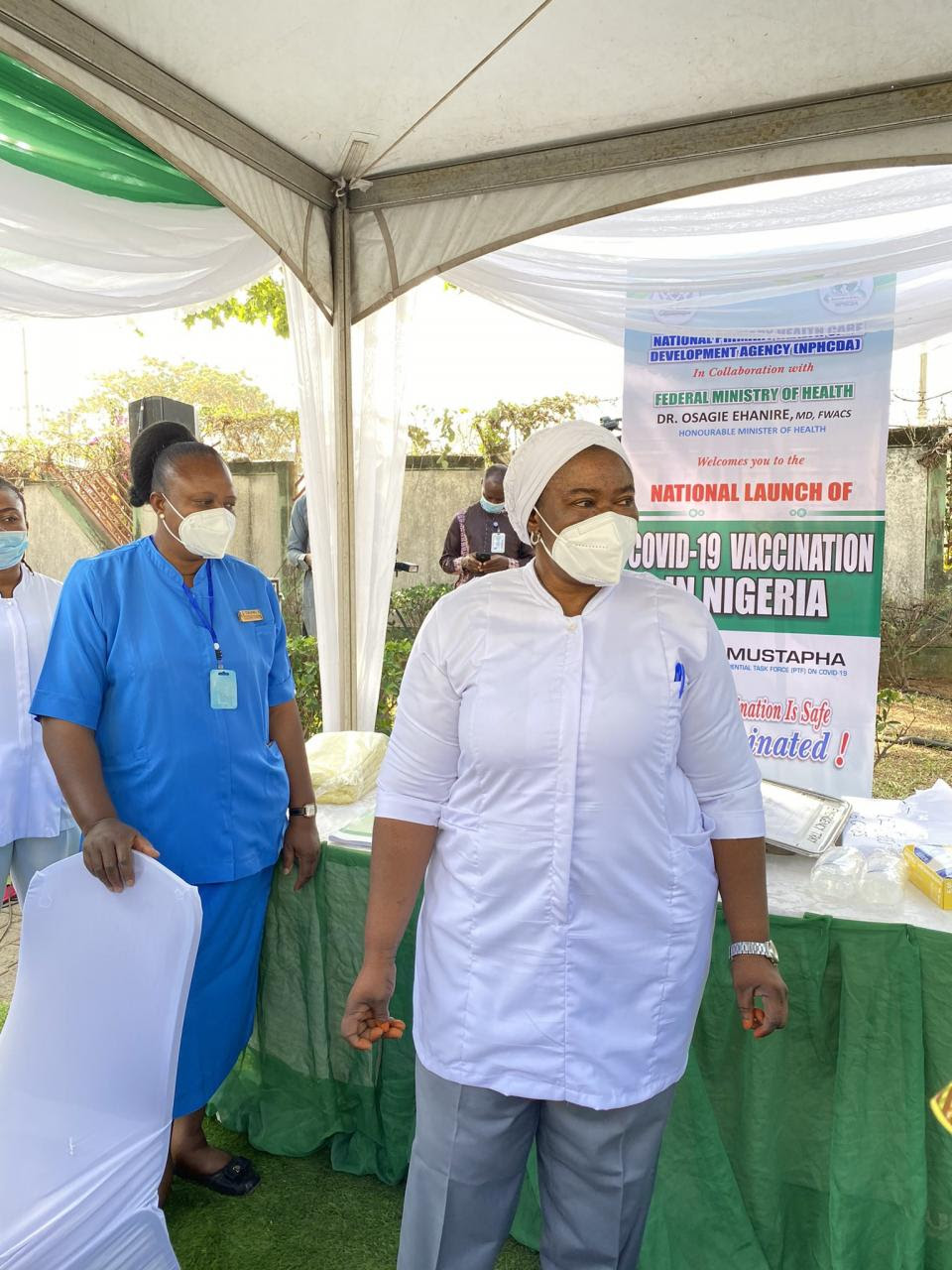 Nigeria begins COVID19 vaccination as health workers take their first shots in Abuja (photos)