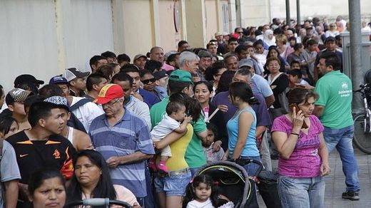 Colas por el acoso del hambre en España