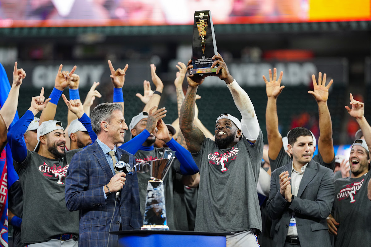 Donovan Mitchell brings out brooms for Mets subway series sweep over Yankees