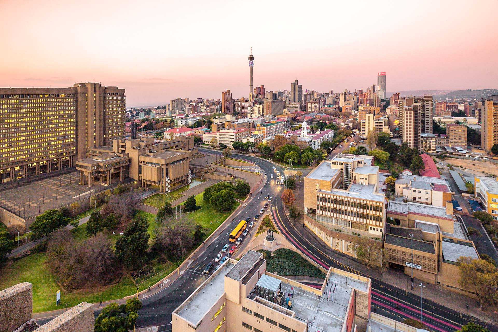 Johannesburgo es la ciudad más grande de Sudáfrica y capital de la provincia de Gauteng