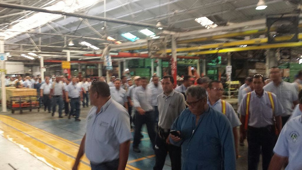 recorriendo las instalaciones de la empresa