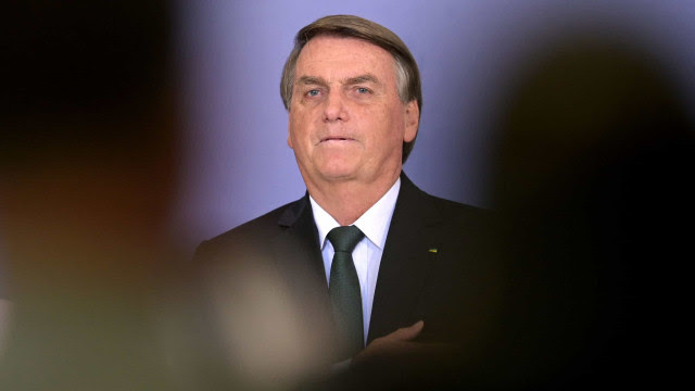 Após ataques sistemáticos, Bolsonaro afirma que Petrobras deve, sim, ter lucro