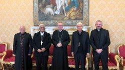 Secretario de Estado Vaticano con obispos del Celam