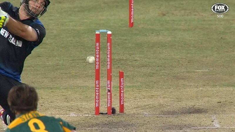 Dale Steyn shattered the stumps of Mitchell McClenaghan