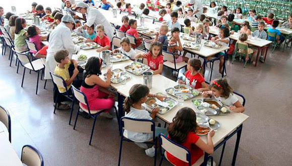 España es el segundo país de la Unión Europea, sólo por detrás de Grecia, donde menos eficaces están siendo las políticas sociales para combatir la pobreza infantil. Foto: EFE (Archivo).