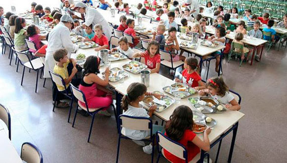 España es el segundo país de la Unión Europea, sólo por detrás de Grecia, donde menos eficaces están siendo las políticas sociales para combatir la pobreza infantil. Foto: EFE (Archivo).