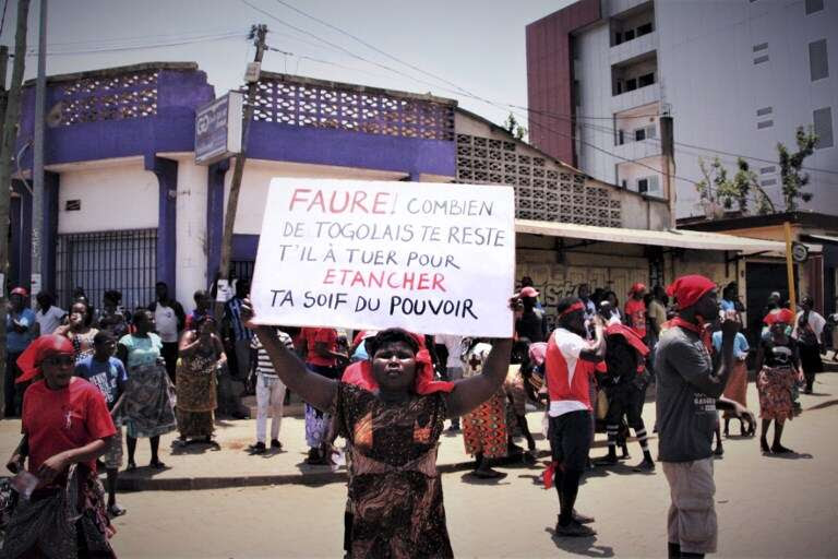 A Lomé, le 5 octobre 2017, manifestation pour le départ de Faure Gnassingbé, au pouvoir depuis plus de douze ans.