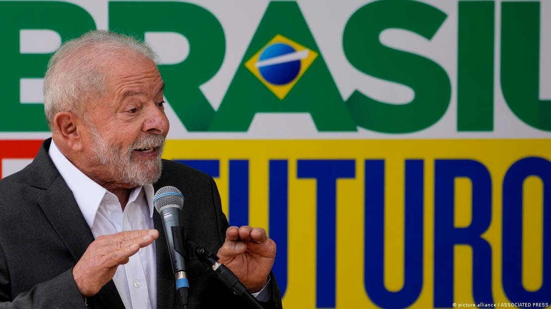 Lula discursa em Brasília