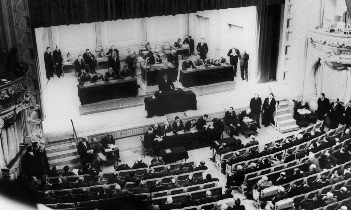 1940 : la Chambre donne les pleins pouvoirs à Pétain