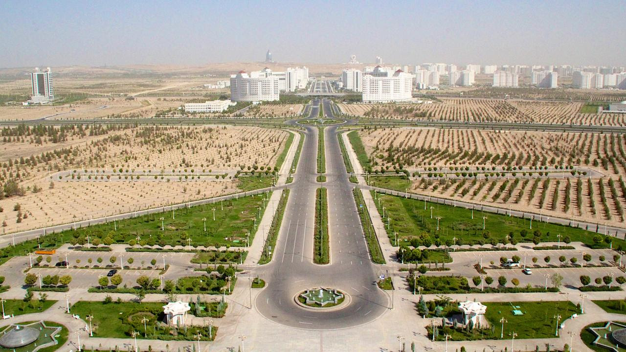 Ashgabat, Saparmurat Niyazov, Turkmenistan (Credit: Nellie Huang)