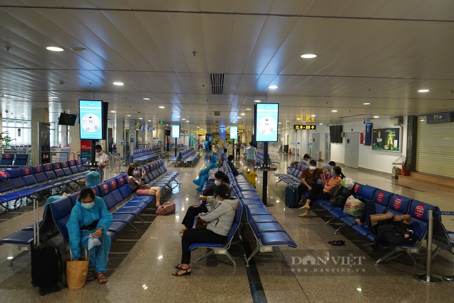 Cảng Hàng không quốc tế Tân Sơn Nhất chính thức mở cửa lại đường bay thương mại  - Ảnh 2.