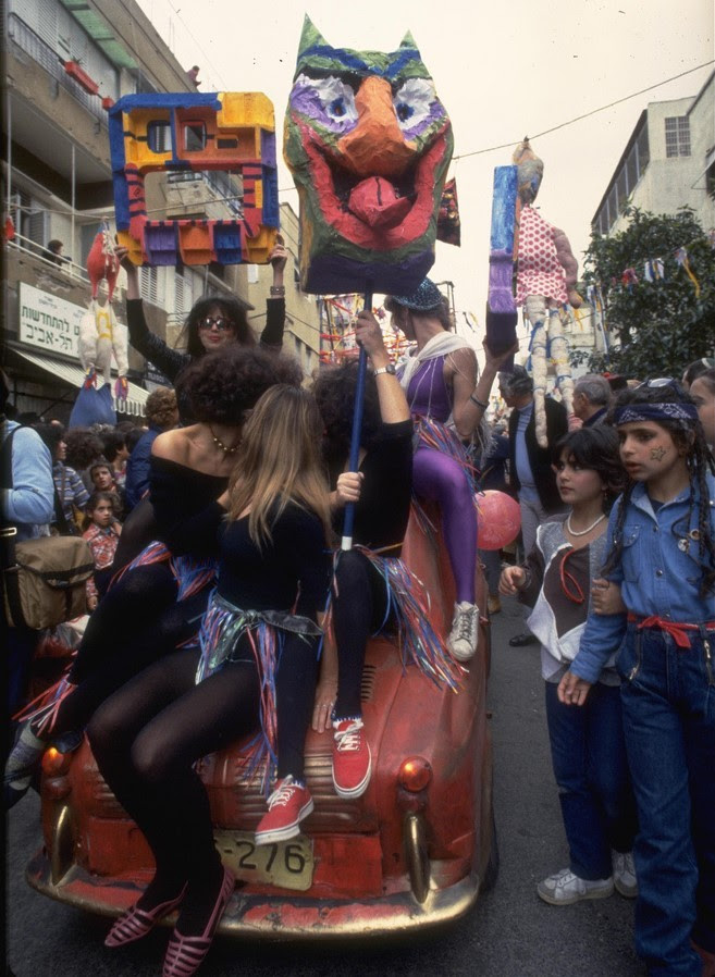 The avant garde Sheinkin Adloyada of the early 1980s. Photo courtesy of GPO