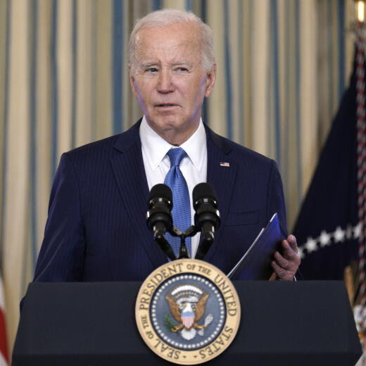 epa11187371 US President Joe Biden delivers remarks on his actions to fight crime in the State Dining Room at the White House in Washington, DC, USA, 28 February 2024. EPA/YURI GRIPAS / POOL