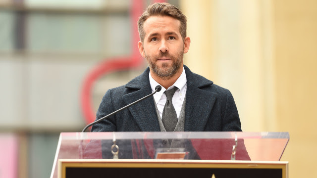 Ryan Reynolds se recusa a contracenar com a ex Scarlett Johansson, diz site