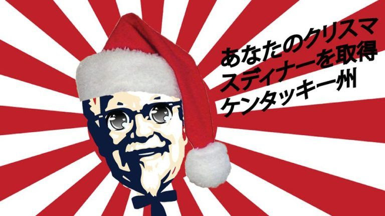 Campaña publicitaria japonesa de KFC en la que se ve al personaje de la franquicia vestido de Papa Noel y letras japonesas.