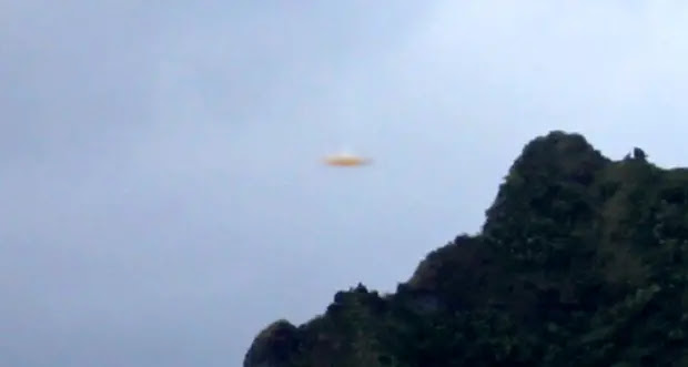 Secret Alien Hidden Base in Hawaii? UFO Sighting Over Mountains Invokes Suspicion (Video)