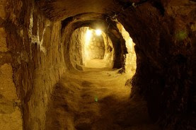 Derinkuyu - fonte: http://sometimes-interesting.com/2014/05/09/derinkuyu-the-underground-cities-of-cappadocia/