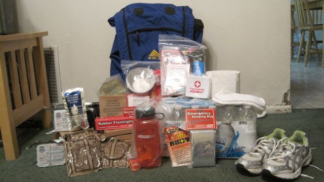 Basic Emergency Preparedness For Every Day People – 72 Hour Kits For Home, Car and Disaster Survival Backpacks      